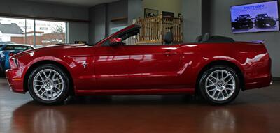 2013 Ford Mustang V6 Premium  Convertible - Photo 6 - North Canton, OH 44720