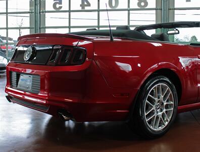 2013 Ford Mustang V6 Premium  Convertible - Photo 11 - North Canton, OH 44720