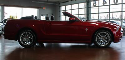2013 Ford Mustang V6 Premium  Convertible - Photo 13 - North Canton, OH 44720