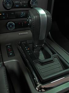 2013 Ford Mustang V6 Premium  Convertible - Photo 22 - North Canton, OH 44720