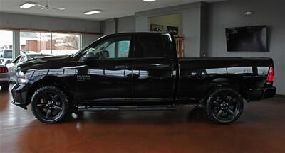 2021 RAM 1500 Classic Express  Black Top Package 4X4 - Photo 5 - North Canton, OH 44720