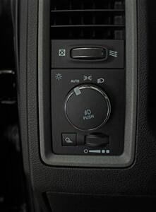 2021 RAM 1500 Classic Express  Black Top Package 4X4 - Photo 14 - North Canton, OH 44720