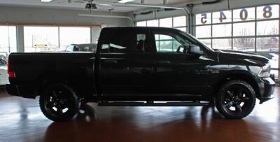 2018 RAM 1500 Express  Black Top Edition 4X4 - Photo 11 - North Canton, OH 44720
