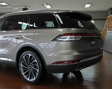2020 Lincoln Aviator Reserve  AWD - Photo 6 - North Canton, OH 44720