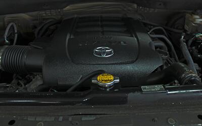 2014 Toyota Tundra SR5  4X4 - Photo 11 - North Canton, OH 44720