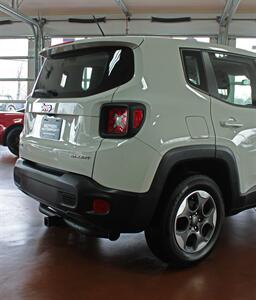 2016 Jeep Renegade Sport  4X4 - Photo 9 - North Canton, OH 44720