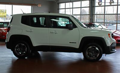 2016 Jeep Renegade Sport  4X4 - Photo 10 - North Canton, OH 44720
