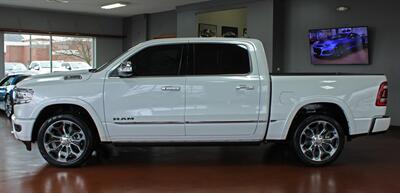 2022 RAM 1500 Limited  Moon Roof Navigation 4X4 - Photo 5 - North Canton, OH 44720
