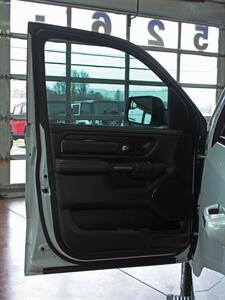 2022 RAM 1500 Limited  Moon Roof Navigation 4X4 - Photo 12 - North Canton, OH 44720