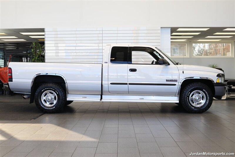 2002 Dodge Ram 2500 SLT  2-OWNER* LIKE NEW CONDITION* NEW 33 " BFG KO2 10-PLY TIRES* 5-SPEED MANUAL* FRESH SERVICE* REAR AIRBAGS* SLT LARAMIE* ALL STOCK - Photo 4 - Portland, OR 97230