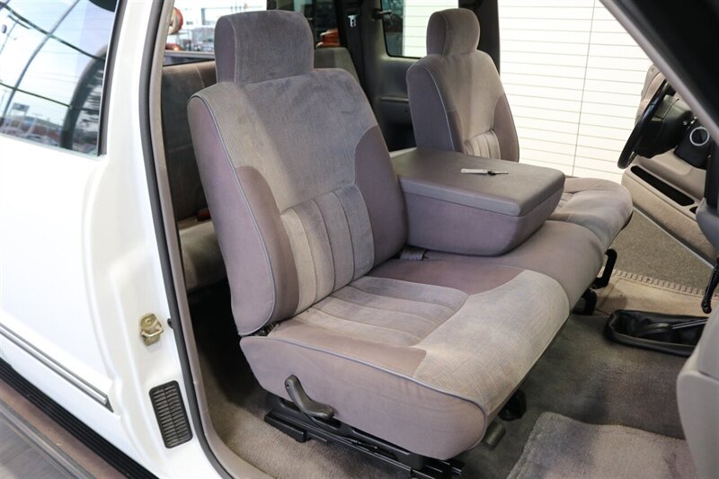 1996 Dodge Ram 2500 Laramie SLT 1-OWNER* 100% RUST FREE* NEW FRONT & REAR COMPLETE BRAKE SYSTEM* NEW FRONT CRANK SEAL-TIMING COVER GASKET* TRANSMISSION-TRANSFER CASE SERVICE* NEW U-JOINTS* NEW FULL AC SYSTEM* ALL BOOKS-MANUALS - Photo 19 - Portland, OR 97230