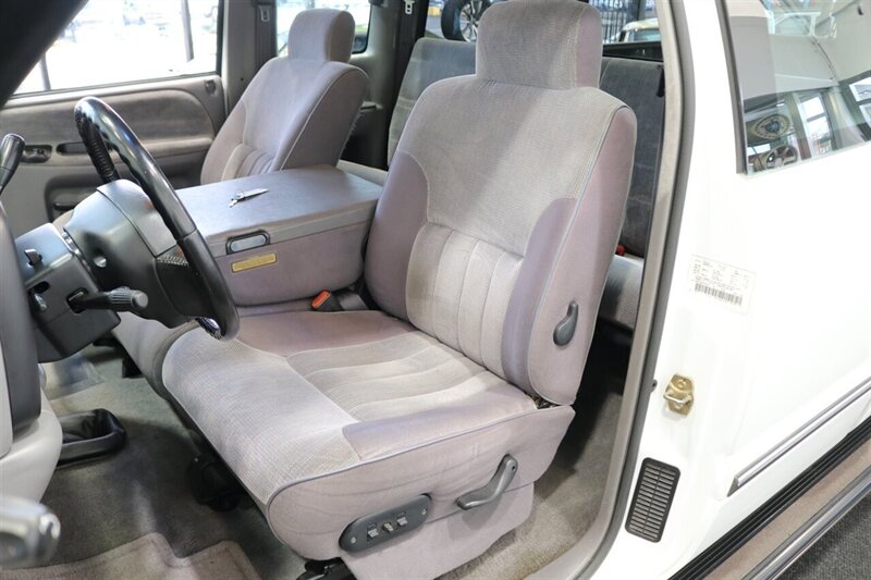 1996 Dodge Ram 2500 Laramie SLT 1-OWNER* 100% RUST FREE* NEW FRONT & REAR COMPLETE BRAKE SYSTEM* NEW FRONT CRANK SEAL-TIMING COVER GASKET* TRANSMISSION-TRANSFER CASE SERVICE* NEW U-JOINTS* NEW FULL AC SYSTEM* ALL BOOKS-MANUALS - Photo 18 - Portland, OR 97230