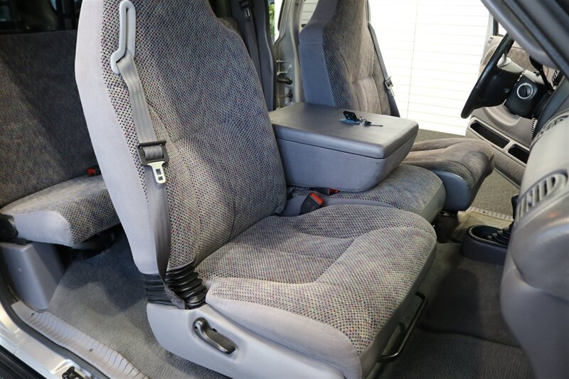 1998 Dodge Ram 2500 Laramie SLT  1-OWNER* SHORT BED* ALL SERVICE RECORDS SINCE NEW W/ ORIGINAL WINDOW STICKER* NEW 33 " BFG KO3 10-PLYS* NEVER HAD 5TH WHEEL OR GOOSE NECK* COOLANT & AC SERVICE* NEW STEERING BOX - Photo 17 - Portland, OR 97230