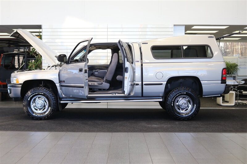 1998 Dodge Ram 2500 Laramie SLT  1-OWNER* SHORT BED* ALL SERVICE RECORDS SINCE NEW W/ ORIGINAL WINDOW STICKER* NEW 33 " BFG KO3 10-PLYS* NEVER HAD 5TH WHEEL OR GOOSE NECK* COOLANT & AC SERVICE* NEW STEERING BOX - Photo 10 - Portland, OR 97230