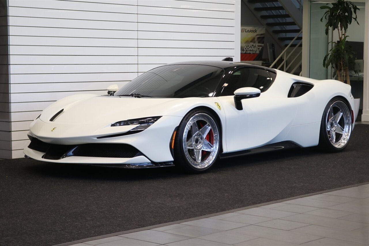 2022 Ferrari SF90 Base