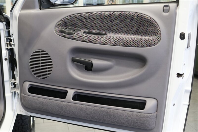 2000 Dodge Ram 2500 SLT 1-OWNER* SHORT BED* 5-SPEED MANUAL* ZERO RUST* 100% STOCK & ORIGINAL* 5.9L CUMMINS* BFG KO2s* NEVER HAD A 5TH WHEEL OR GOOSE NECK* ALL BOOKS & WINDOW STICKER* PERFECT DASH - Photo 67 - Portland, OR 97230