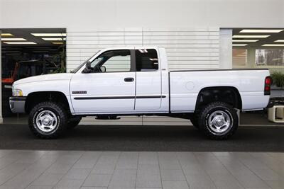 2000 Dodge Ram 2500 SLT 1-OWNER* SHORT BED* 5-SPEED MANUAL* ZERO RUST* 100% STOCK & ORIGINAL* 5.9L CUMMINS* BFG KO2s* NEVER HAD A 5TH WHEEL OR GOOSE NECK* ALL BOOKS & WINDOW STICKER* PERFECT DASH - Photo 4 - Portland, OR 97230