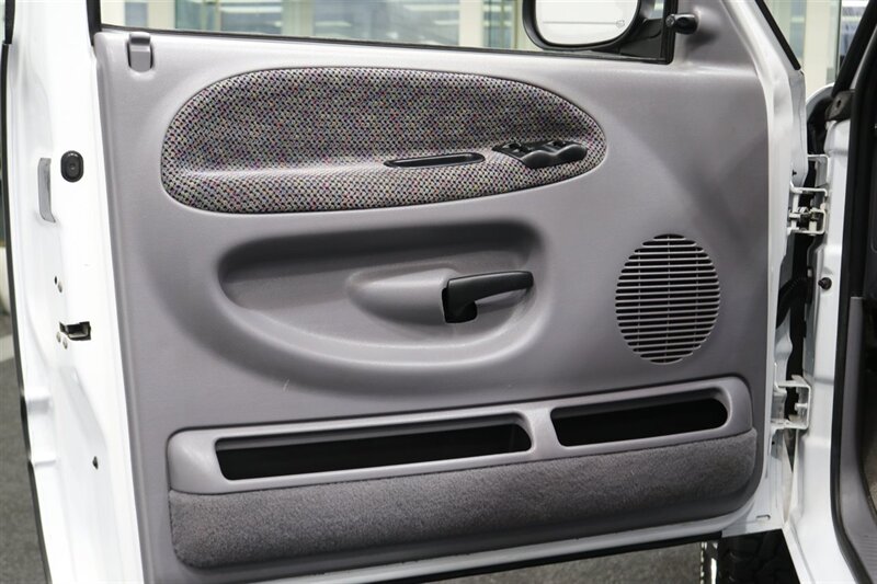 2000 Dodge Ram 2500 SLT 1-OWNER* SHORT BED* 5-SPEED MANUAL* ZERO RUST* 100% STOCK & ORIGINAL* 5.9L CUMMINS* BFG KO2s* NEVER HAD A 5TH WHEEL OR GOOSE NECK* ALL BOOKS & WINDOW STICKER* PERFECT DASH - Photo 66 - Portland, OR 97230