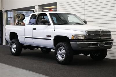 2000 Dodge Ram 2500 SLT 1-OWNER* SHORT BED* 5-SPEED MANUAL* ZERO RUST* 100% STOCK & ORIGINAL* 5.9L CUMMINS* BFG KO2s* NEVER HAD A 5TH WHEEL OR GOOSE NECK* ALL BOOKS & WINDOW STICKER* PERFECT DASH - Photo 2 - Portland, OR 97230