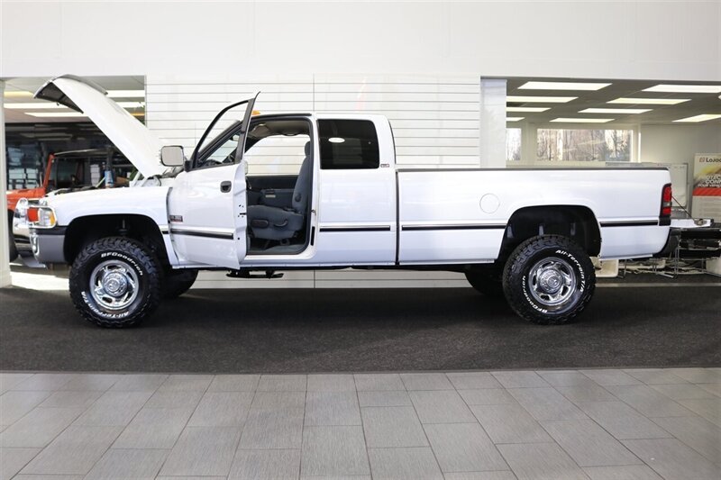 1997 Dodge Ram 2500 Laramie SLT  1-OWNER* 100% RUST & CORROSION FREE* 78K ACTUAL MILES* 5-SPEED MANUAL W/ 12-VALVE 5.9L* SLT LARAMIE* SPRAY IN BED LINER* ALL BOOKS & KEYS* 100% ORIGINAL COLLECTOR QUALITY - Photo 10 - Portland, OR 97230