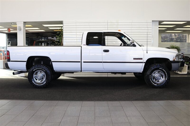 1997 Dodge Ram 2500 Laramie SLT  1-OWNER* 100% RUST & CORROSION FREE* 78K ACTUAL MILES* 5-SPEED MANUAL W/ 12-VALVE 5.9L* SLT LARAMIE* SPRAY IN BED LINER* ALL BOOKS & KEYS* 100% ORIGINAL COLLECTOR QUALITY - Photo 5 - Portland, OR 97230