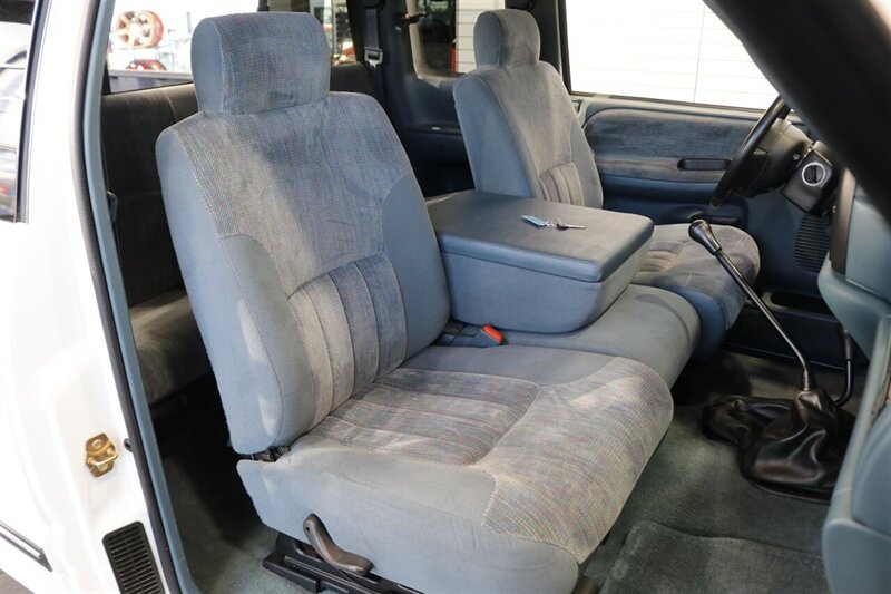 1997 Dodge Ram 2500 Laramie SLT  1-OWNER* 100% RUST & CORROSION FREE* 78K ACTUAL MILES* 5-SPEED MANUAL W/ 12-VALVE 5.9L* SLT LARAMIE* SPRAY IN BED LINER* ALL BOOKS & KEYS* 100% ORIGINAL COLLECTOR QUALITY - Photo 17 - Portland, OR 97230