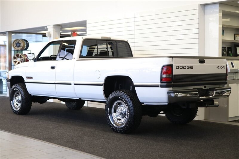 1997 Dodge Ram 2500 Laramie SLT  1-OWNER* 100% RUST & CORROSION FREE* 78K ACTUAL MILES* 5-SPEED MANUAL W/ 12-VALVE 5.9L* SLT LARAMIE* SPRAY IN BED LINER* ALL BOOKS & KEYS* 100% ORIGINAL COLLECTOR QUALITY - Photo 6 - Portland, OR 97230