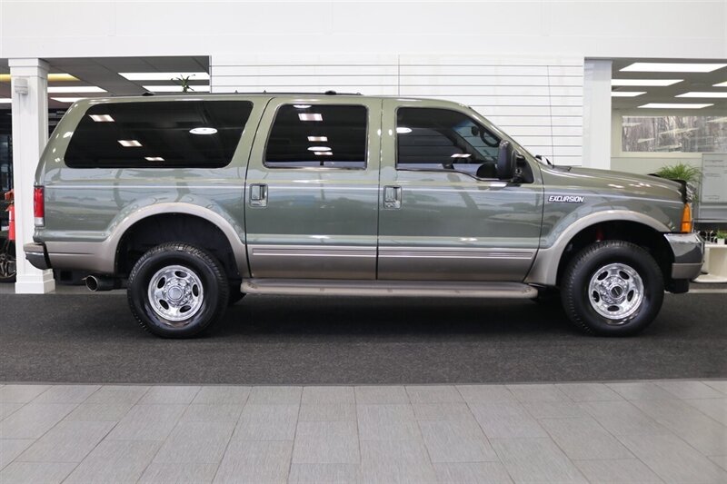 2001 Ford Excursion Limited  2-OWNER* 100% RUST FREE* FULLY LOADED LIMITED 7.3L* 4X4* FRESH FULL SERVICE W/ NEW BRAKES-ROTORS-CALIPERS* COOLANT FLUSH* AC CHARGE* NEW TIRES* ALL BOOKS & KEYS* 100% RUST & CORROSION FREE - Photo 5 - Portland, OR 97230