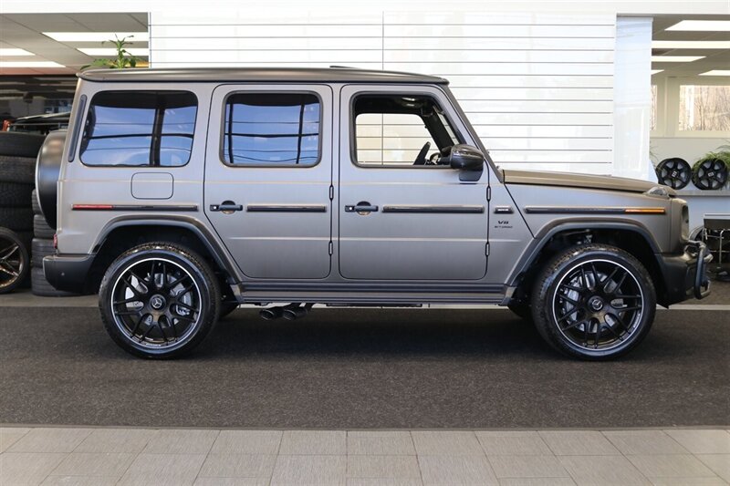 2025 Mercedes-Benz AMG G 63  1-OWNER* FULL PPF ON FRONT NOSE* MONZA GREY MAGNO-CARBON FIBER INTERIOR TRIM-22 " AMG WHEELS-EXCLUSIVE INTERIOR PLUS-AMG NIGHT PACKAGE MAGNOAMG PERFORMANCE STEERING WHEEL-BLACK MAGNO ROOF* - Photo 5 - Portland, OR 97230