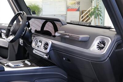 2025 Mercedes-Benz AMG G 63  1-OWNER* FULL PPF ON FRONT NOSE* MONZA GREY MAGNO-CARBON FIBER INTERIOR TRIM-22 " AMG WHEELS-EXCLUSIVE INTERIOR PLUS-AMG NIGHT PACKAGE MAGNOAMG PERFORMANCE STEERING WHEEL-BLACK MAGNO ROOF* - Photo 50 - Portland, OR 97230