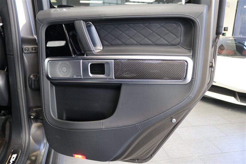 2025 Mercedes-Benz AMG G 63  1-OWNER* FULL PPF ON FRONT NOSE* MONZA GREY MAGNO-CARBON FIBER INTERIOR TRIM-22 " AMG WHEELS-EXCLUSIVE INTERIOR PLUS-AMG NIGHT PACKAGE MAGNOAMG PERFORMANCE STEERING WHEEL-BLACK MAGNO ROOF* - Photo 43 - Portland, OR 97230