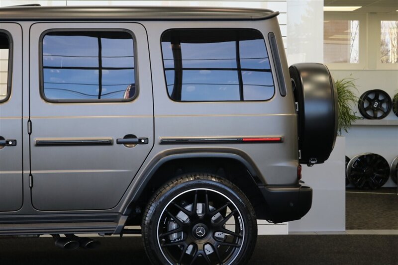 2025 Mercedes-Benz AMG G 63  1-OWNER* FULL PPF ON FRONT NOSE* MONZA GREY MAGNO-CARBON FIBER INTERIOR TRIM-22 " AMG WHEELS-EXCLUSIVE INTERIOR PLUS-AMG NIGHT PACKAGE MAGNOAMG PERFORMANCE STEERING WHEEL-BLACK MAGNO ROOF* - Photo 28 - Portland, OR 97230
