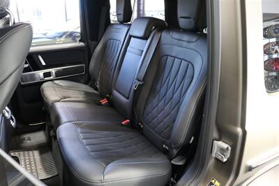 2025 Mercedes-Benz AMG G 63  1-OWNER* FULL PPF ON FRONT NOSE* MONZA GREY MAGNO-CARBON FIBER INTERIOR TRIM-22 " AMG WHEELS-EXCLUSIVE INTERIOR PLUS-AMG NIGHT PACKAGE MAGNOAMG PERFORMANCE STEERING WHEEL-BLACK MAGNO ROOF* - Photo 18 - Portland, OR 97230