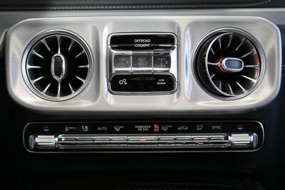 2025 Mercedes-Benz AMG G 63  1-OWNER* FULL PPF ON FRONT NOSE* MONZA GREY MAGNO-CARBON FIBER INTERIOR TRIM-22 " AMG WHEELS-EXCLUSIVE INTERIOR PLUS-AMG NIGHT PACKAGE MAGNOAMG PERFORMANCE STEERING WHEEL-BLACK MAGNO ROOF* - Photo 22 - Portland, OR 97230