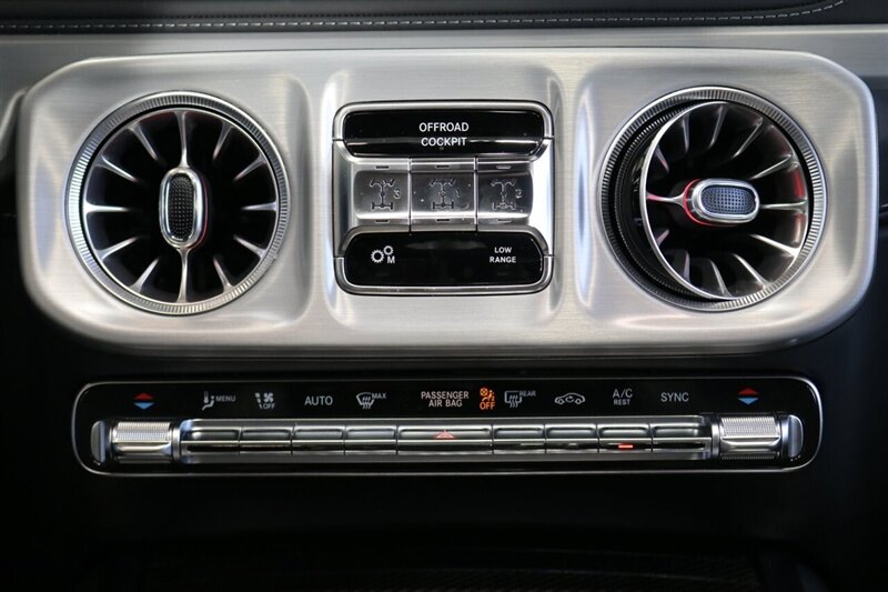 2025 Mercedes-Benz AMG G 63  1-OWNER* FULL PPF ON FRONT NOSE* MONZA GREY MAGNO-CARBON FIBER INTERIOR TRIM-22 " AMG WHEELS-EXCLUSIVE INTERIOR PLUS-AMG NIGHT PACKAGE MAGNOAMG PERFORMANCE STEERING WHEEL-BLACK MAGNO ROOF* - Photo 22 - Portland, OR 97230