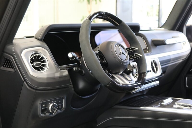 2025 Mercedes-Benz AMG G 63  1-OWNER* FULL PPF ON FRONT NOSE* MONZA GREY MAGNO-CARBON FIBER INTERIOR TRIM-22 " AMG WHEELS-EXCLUSIVE INTERIOR PLUS-AMG NIGHT PACKAGE MAGNOAMG PERFORMANCE STEERING WHEEL-BLACK MAGNO ROOF* - Photo 44 - Portland, OR 97230