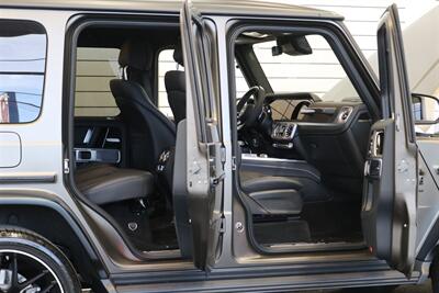 2025 Mercedes-Benz AMG G 63  1-OWNER* FULL PPF ON FRONT NOSE* MONZA GREY MAGNO-CARBON FIBER INTERIOR TRIM-22 " AMG WHEELS-EXCLUSIVE INTERIOR PLUS-AMG NIGHT PACKAGE MAGNOAMG PERFORMANCE STEERING WHEEL-BLACK MAGNO ROOF* - Photo 54 - Portland, OR 97230