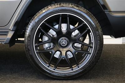 2025 Mercedes-Benz AMG G 63  1-OWNER* FULL PPF ON FRONT NOSE* MONZA GREY MAGNO-CARBON FIBER INTERIOR TRIM-22 " AMG WHEELS-EXCLUSIVE INTERIOR PLUS-AMG NIGHT PACKAGE MAGNOAMG PERFORMANCE STEERING WHEEL-BLACK MAGNO ROOF* - Photo 33 - Portland, OR 97230