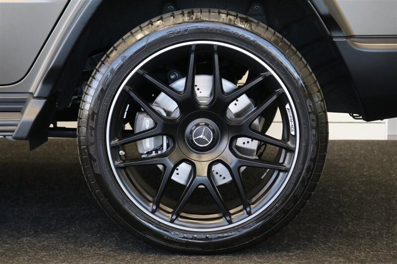 2025 Mercedes-Benz AMG G 63  1-OWNER* FULL PPF ON FRONT NOSE* MONZA GREY MAGNO-CARBON FIBER INTERIOR TRIM-22 " AMG WHEELS-EXCLUSIVE INTERIOR PLUS-AMG NIGHT PACKAGE MAGNOAMG PERFORMANCE STEERING WHEEL-BLACK MAGNO ROOF* - Photo 33 - Portland, OR 97230