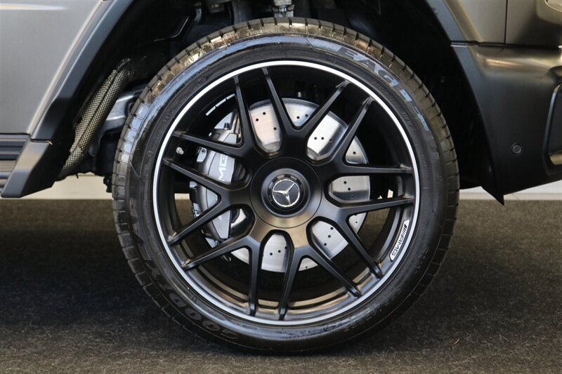2025 Mercedes-Benz AMG G 63  1-OWNER* FULL PPF ON FRONT NOSE* MONZA GREY MAGNO-CARBON FIBER INTERIOR TRIM-22 " AMG WHEELS-EXCLUSIVE INTERIOR PLUS-AMG NIGHT PACKAGE MAGNOAMG PERFORMANCE STEERING WHEEL-BLACK MAGNO ROOF* - Photo 35 - Portland, OR 97230