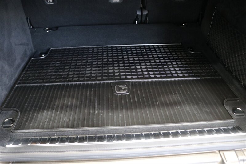 2025 Mercedes-Benz AMG G 63  1-OWNER* FULL PPF ON FRONT NOSE* MONZA GREY MAGNO-CARBON FIBER INTERIOR TRIM-22 " AMG WHEELS-EXCLUSIVE INTERIOR PLUS-AMG NIGHT PACKAGE MAGNOAMG PERFORMANCE STEERING WHEEL-BLACK MAGNO ROOF* - Photo 52 - Portland, OR 97230