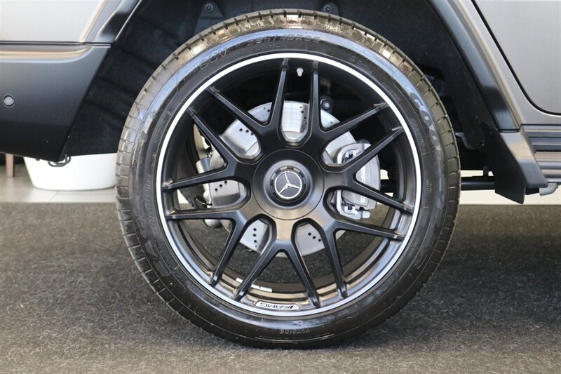 2025 Mercedes-Benz AMG G 63  1-OWNER* FULL PPF ON FRONT NOSE* MONZA GREY MAGNO-CARBON FIBER INTERIOR TRIM-22 " AMG WHEELS-EXCLUSIVE INTERIOR PLUS-AMG NIGHT PACKAGE MAGNOAMG PERFORMANCE STEERING WHEEL-BLACK MAGNO ROOF* - Photo 34 - Portland, OR 97230