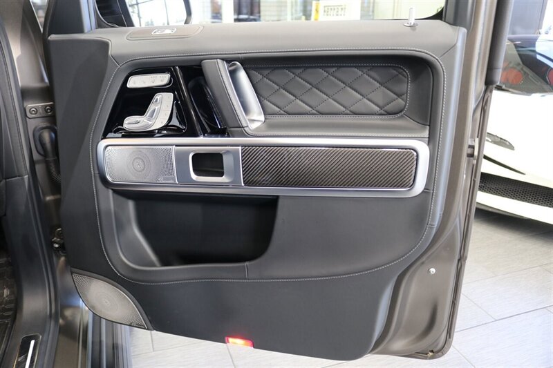 2025 Mercedes-Benz AMG G 63  1-OWNER* FULL PPF ON FRONT NOSE* MONZA GREY MAGNO-CARBON FIBER INTERIOR TRIM-22 " AMG WHEELS-EXCLUSIVE INTERIOR PLUS-AMG NIGHT PACKAGE MAGNOAMG PERFORMANCE STEERING WHEEL-BLACK MAGNO ROOF* - Photo 41 - Portland, OR 97230