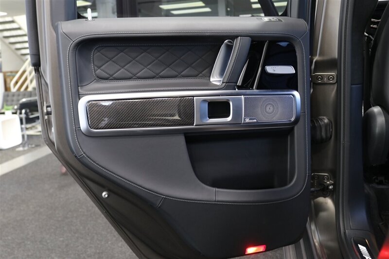 2025 Mercedes-Benz AMG G 63  1-OWNER* FULL PPF ON FRONT NOSE* MONZA GREY MAGNO-CARBON FIBER INTERIOR TRIM-22 " AMG WHEELS-EXCLUSIVE INTERIOR PLUS-AMG NIGHT PACKAGE MAGNOAMG PERFORMANCE STEERING WHEEL-BLACK MAGNO ROOF* - Photo 42 - Portland, OR 97230