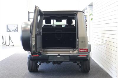 2025 Mercedes-Benz AMG G 63  1-OWNER* FULL PPF ON FRONT NOSE* MONZA GREY MAGNO-CARBON FIBER INTERIOR TRIM-22 " AMG WHEELS-EXCLUSIVE INTERIOR PLUS-AMG NIGHT PACKAGE MAGNOAMG PERFORMANCE STEERING WHEEL-BLACK MAGNO ROOF* - Photo 31 - Portland, OR 97230