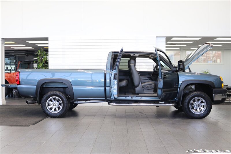 2006 Chevrolet Silverado 2500 LT3  1-OWNER* LBZ* LONG BED* LINEX BED LINER* ALL STOCK* NEVER HAD 5TH WHEEL OR GOOS NECK* 0-ACCIDENTS* 0-RUST* ALLISON 6-SPEED* ALL BOOKS AND MANUALS - Photo 10 - Portland, OR 97230