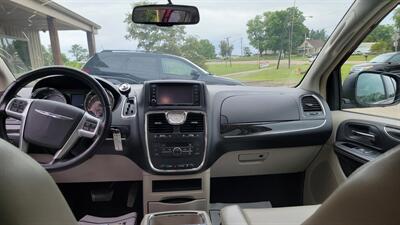 2012 Chrysler Town & Country Touring   - Photo 6 - Wintersville, OH 43953