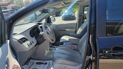 2014 Toyota Sienna XLE 7-Passenger   - Photo 2 - Wintersville, OH 43953