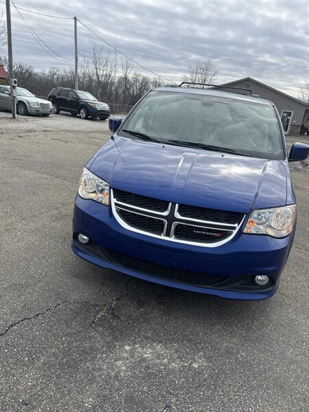 2019 Dodge Grand Caravan SXT   - Photo 1 - Wintersville, OH 43953