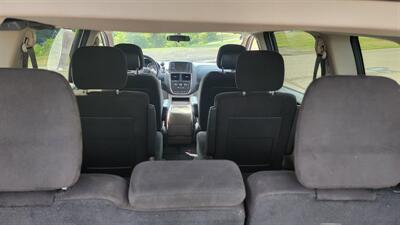 2014 Dodge Grand Caravan SXT   - Photo 7 - Wintersville, OH 43953